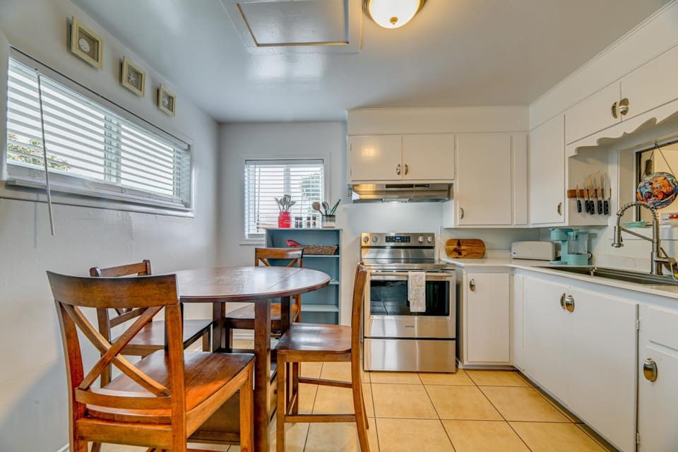 Near Ocean & Redwood National Park! Home w/ Yard House in Crescent City