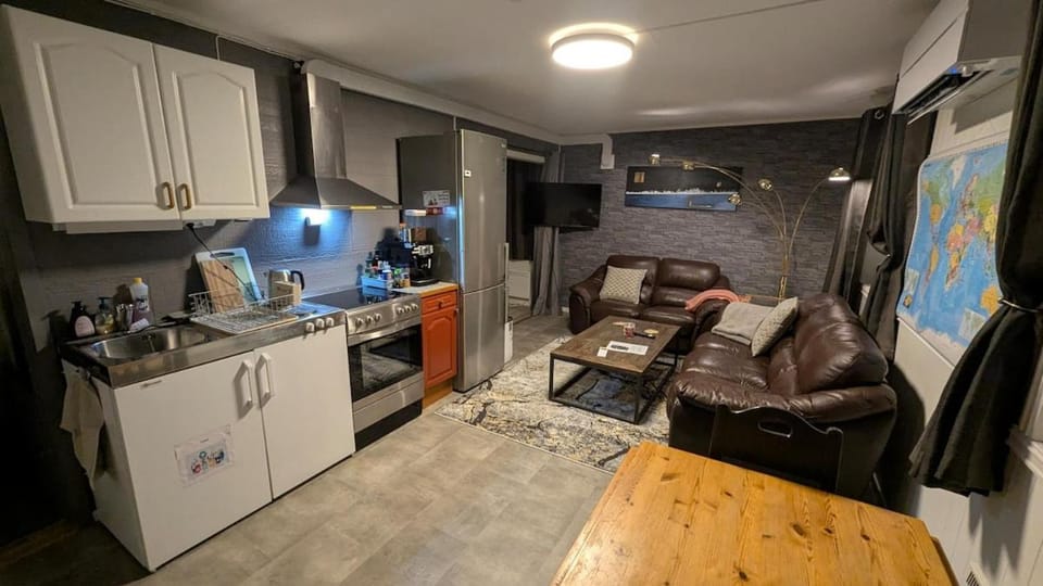 TV and multimedia, Coffee/tea facilities, Kitchen or kitchenette, Living room, Seating area, Dining area, oven
