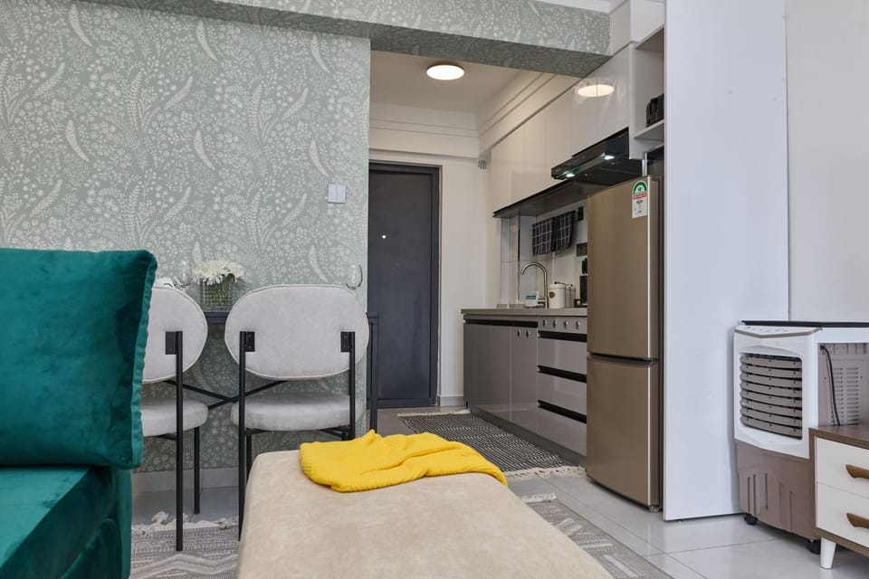 Kitchen or kitchenette, Living room, Seating area, Dining area, oven, stove, air conditioner