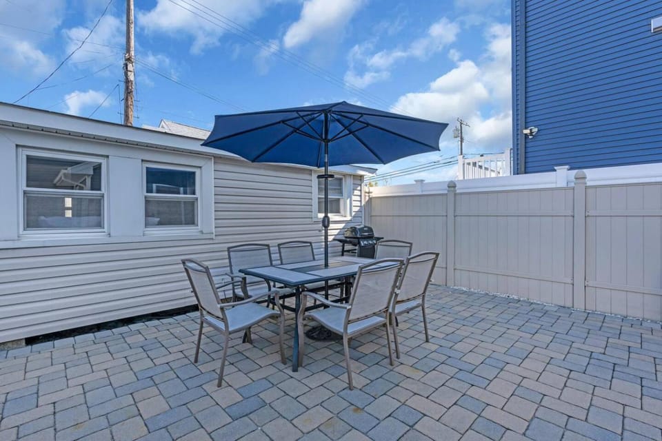 Coffee | BBQ Grill | Outdoor Dining | Wifi House in Belmar
