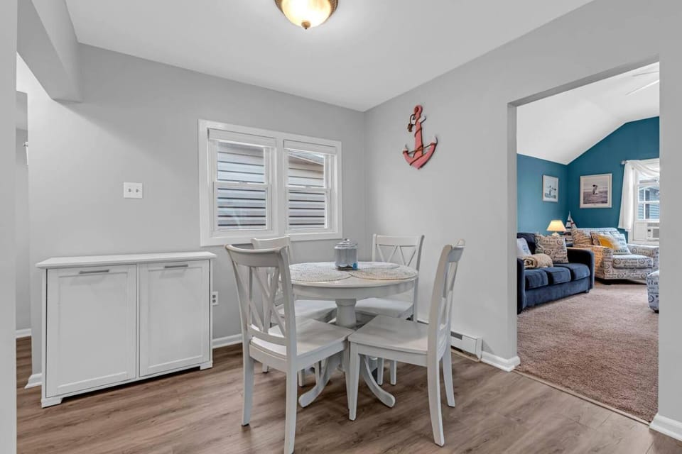 Coffee | BBQ Grill | Outdoor Dining | Wifi House in Belmar