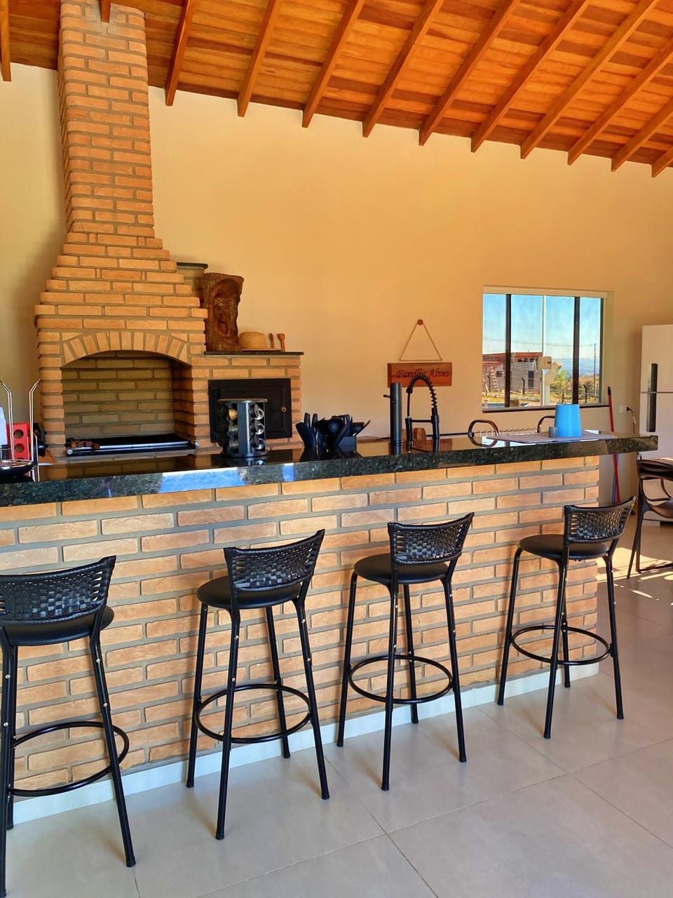 BBQ facilities, TV and multimedia, Kitchen or kitchenette, Seating area, Dining area, Swimming pool, pet friendly, stove, air conditioner