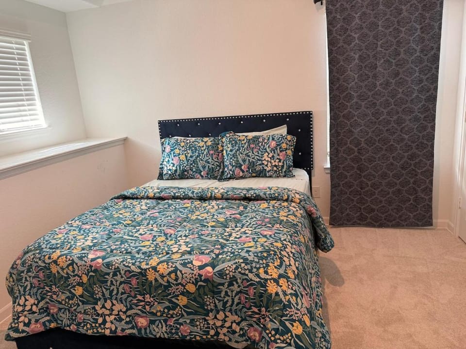 EbereAmuse Family Getaway Villa in Houston