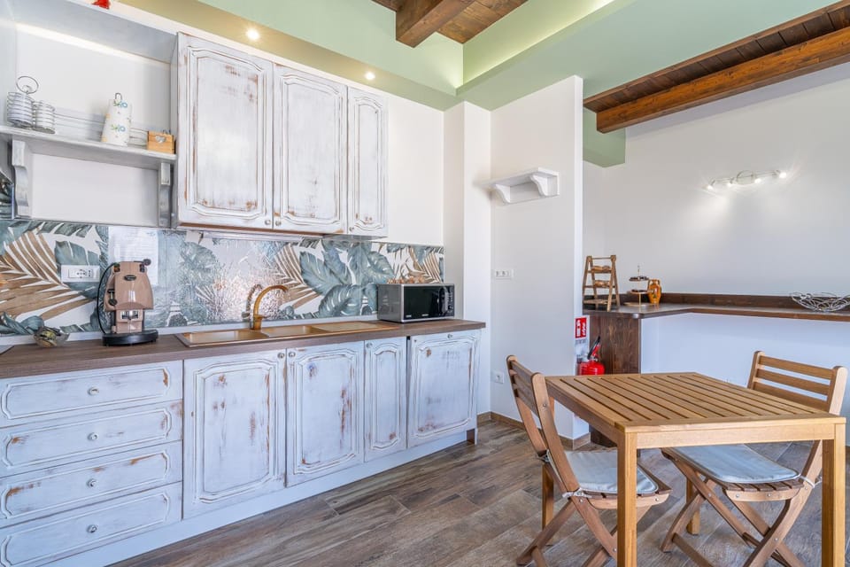 Property building, Kitchen or kitchenette, Living room