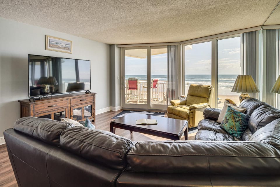 Sun, Sand & Smiles: Daytona Shores Family Condo! House in Halifax Estates