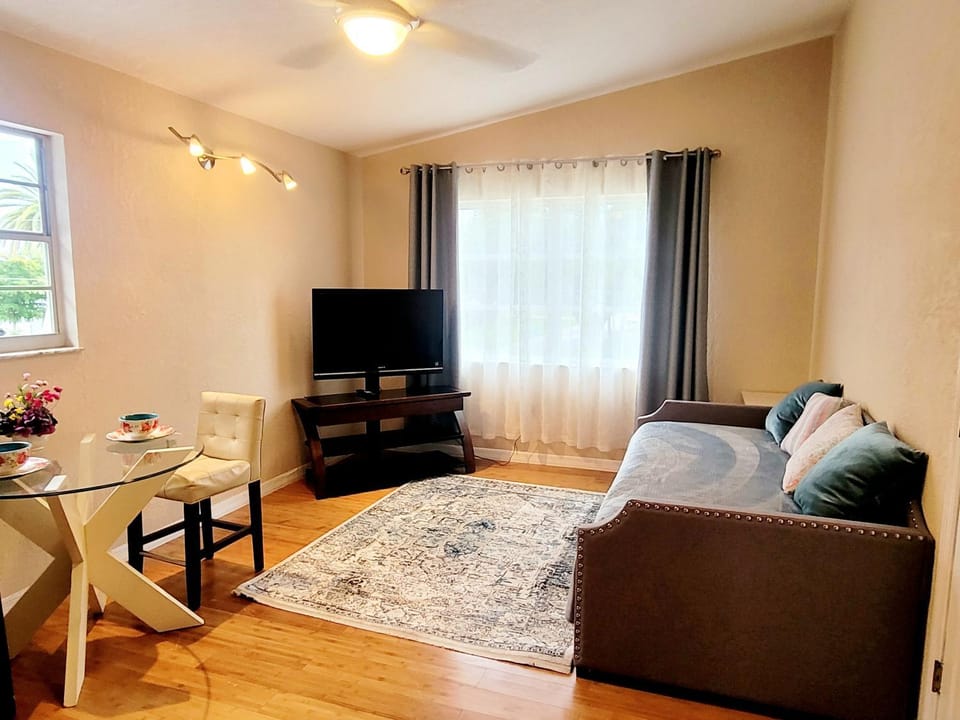 Bright, cozy studio in the middle of Sarasota Vacation rental in Sarasota