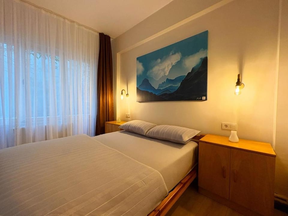Cosy & Stylish 2 Bedroom Flat in Vibrant Kadıköy Apartment in Istanbul