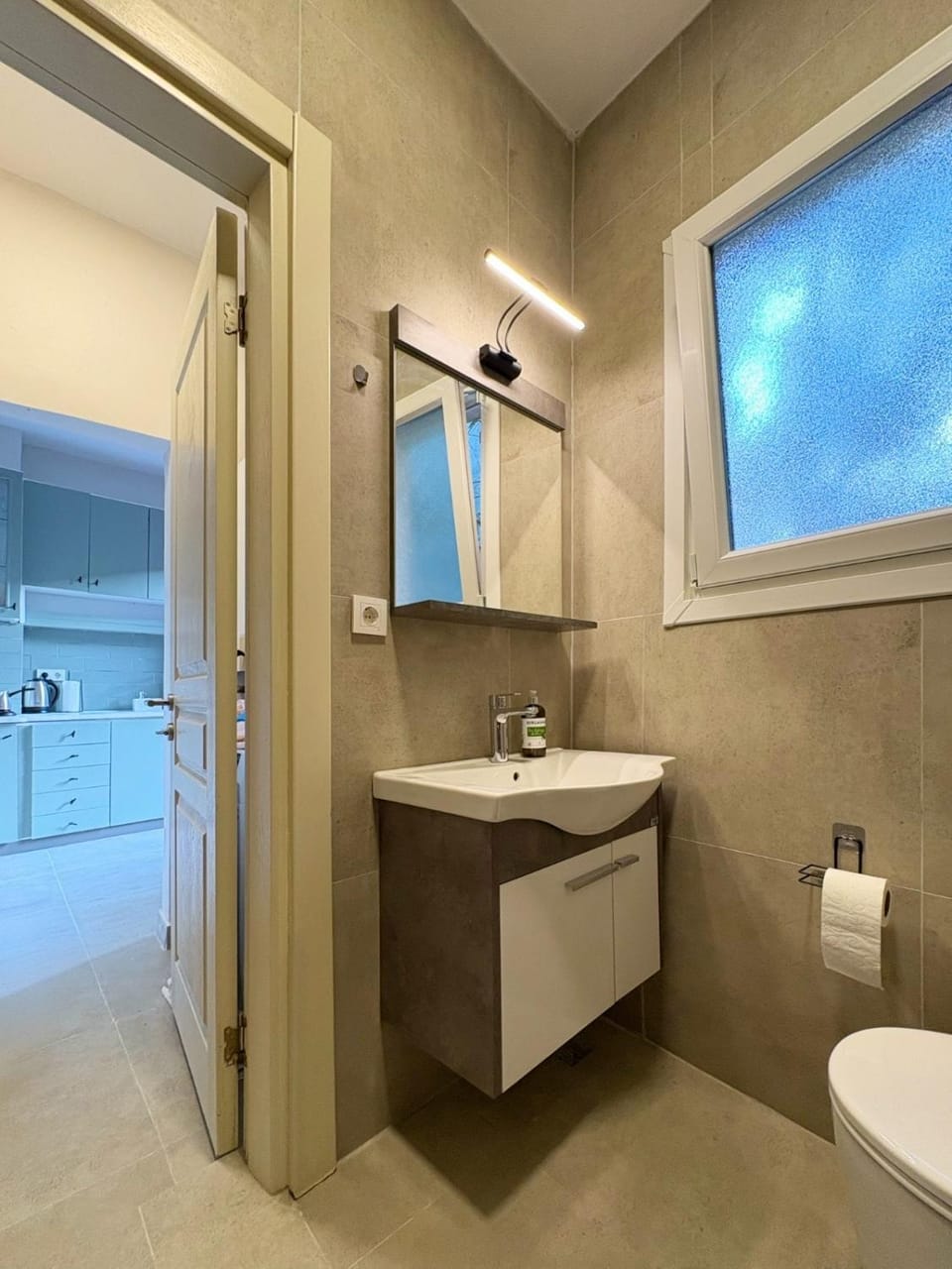 Cosy & Stylish 2 Bedroom Flat in Vibrant Kadıköy Apartment in Istanbul