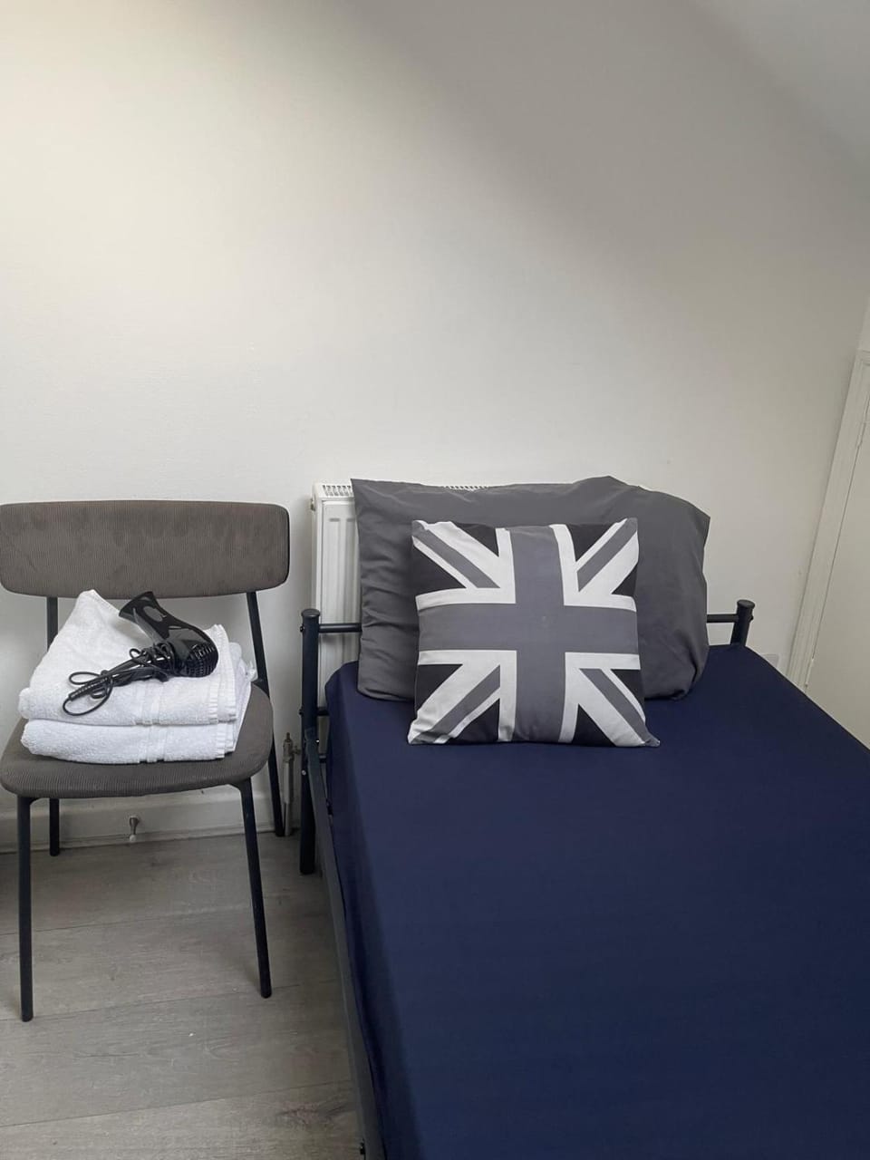 Zone 2 Single Room Jubilee Line Apartment in London