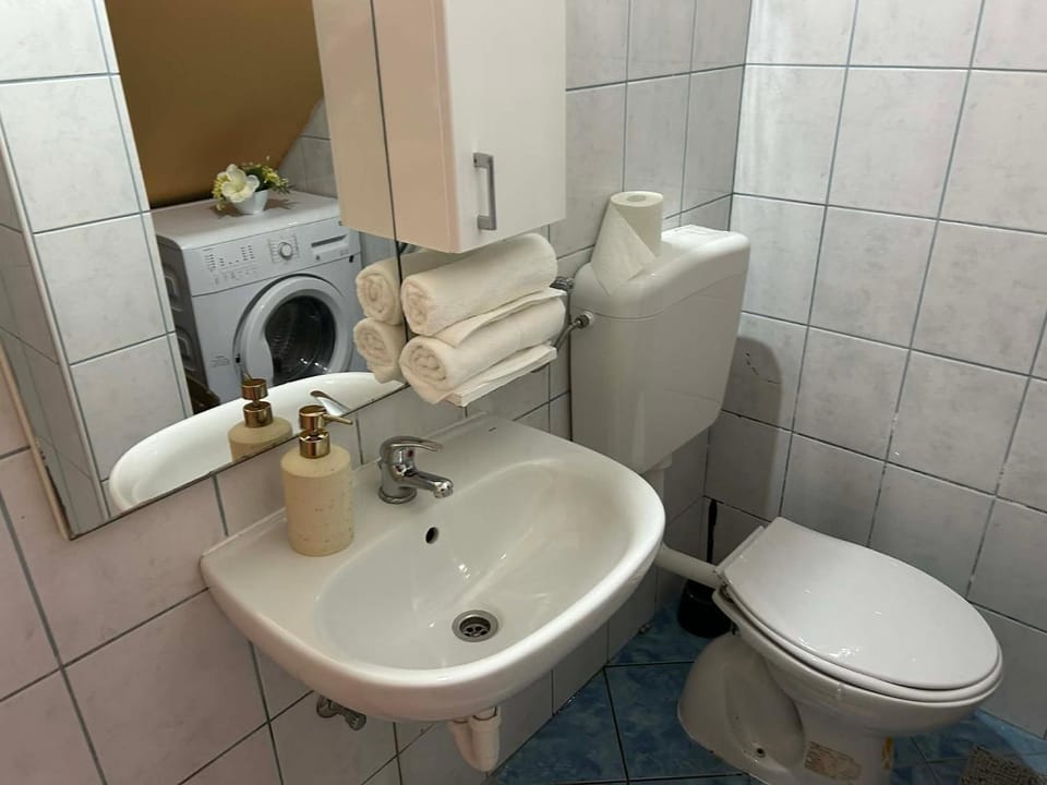 Toilet, Bathroom