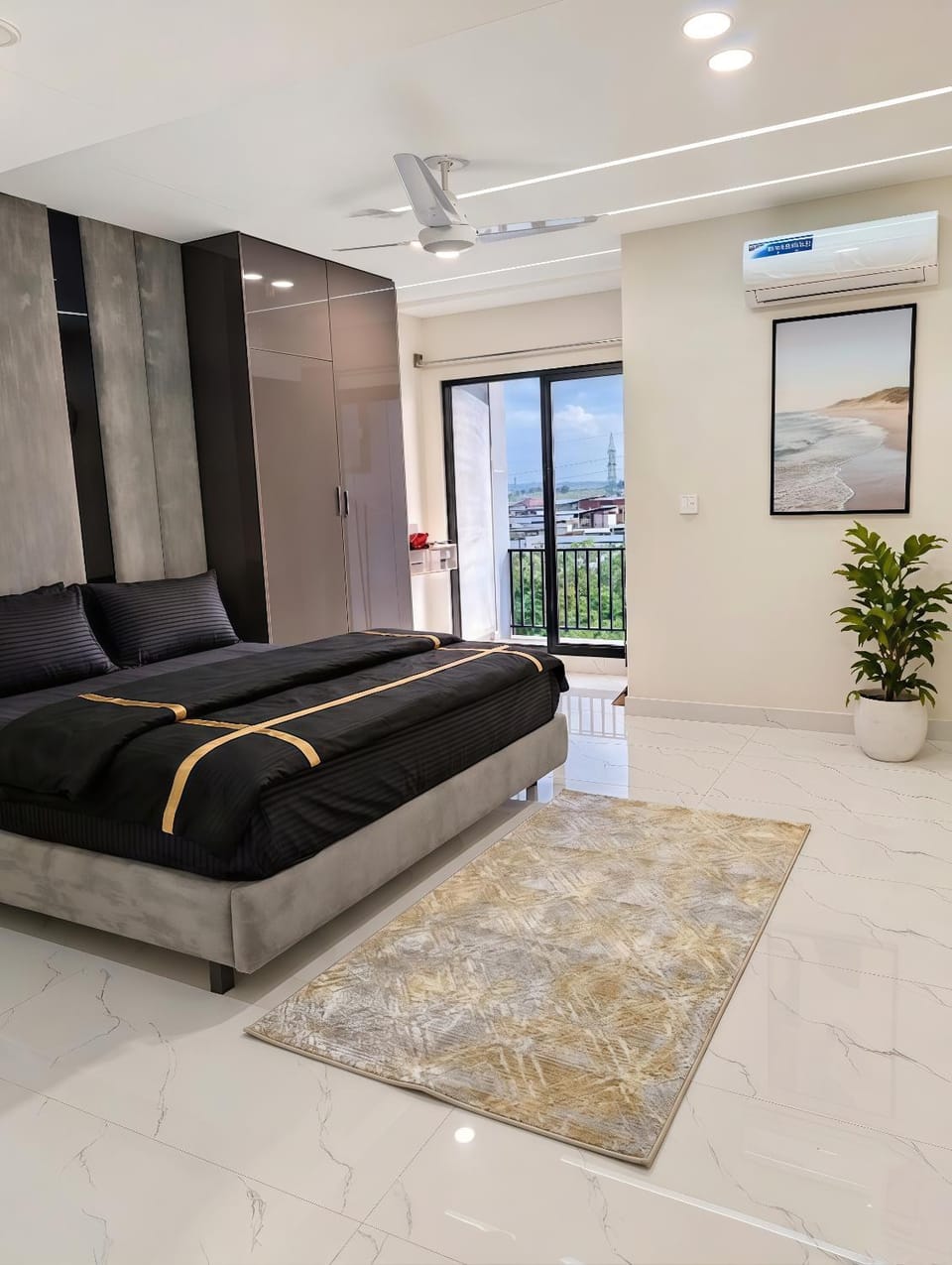 Photo of the whole room, Bedroom