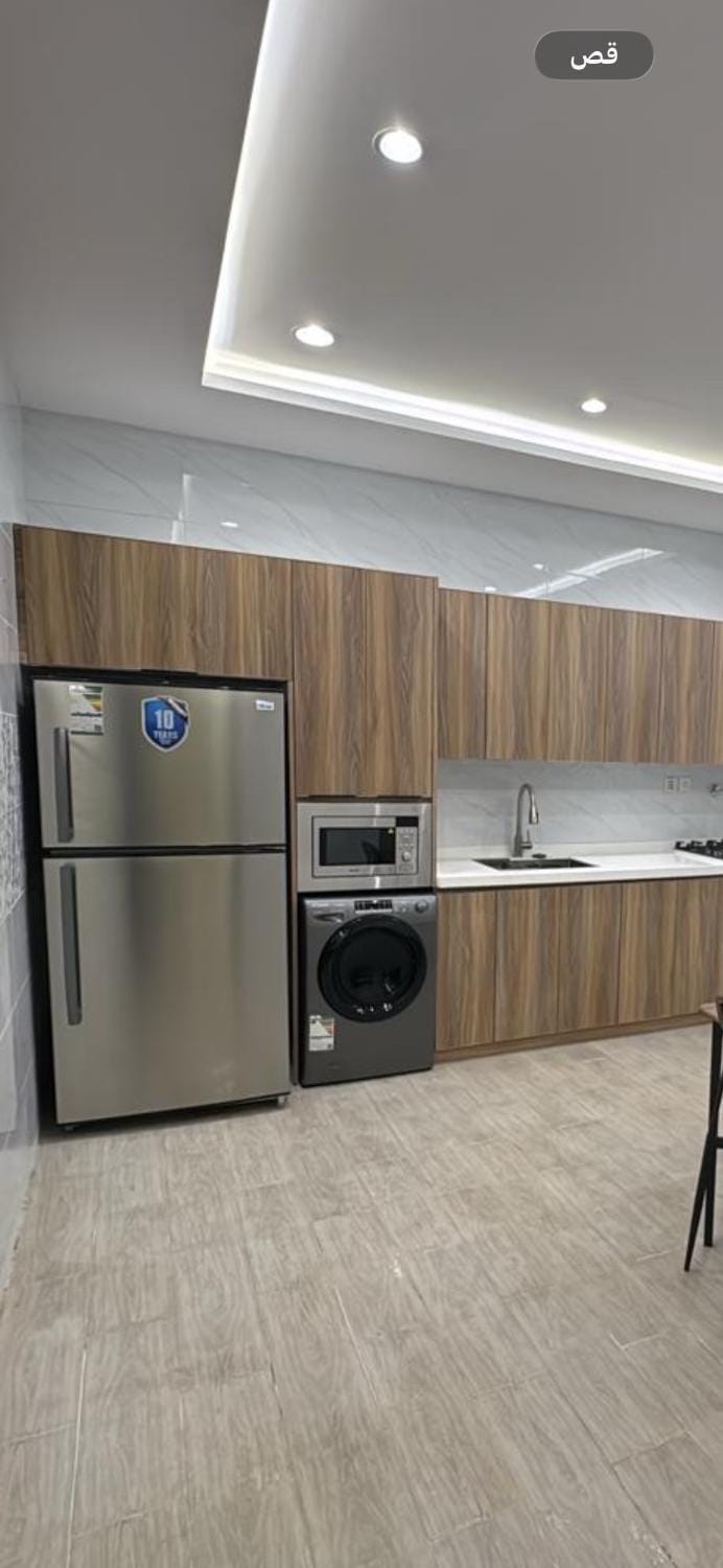 Kitchen or kitchenette, oven