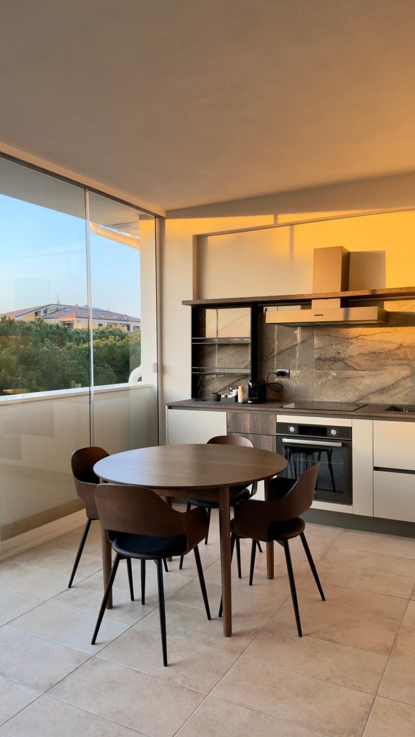 Coffee/tea facilities, Kitchen or kitchenette, Dining area, Lunch, Lunch, Dinner, Dinner, oven, stove, stove, kitchen, kitchen