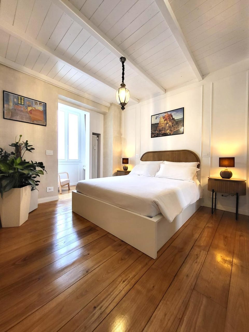 Photo of the whole room, Bedroom