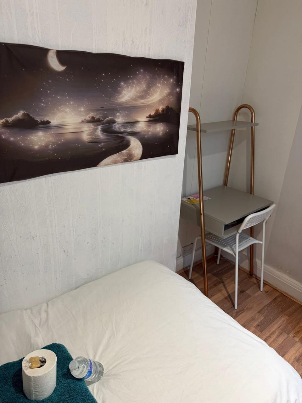 Budget Cosy Room Stay in Dartford Bed and Breakfast in Dartford