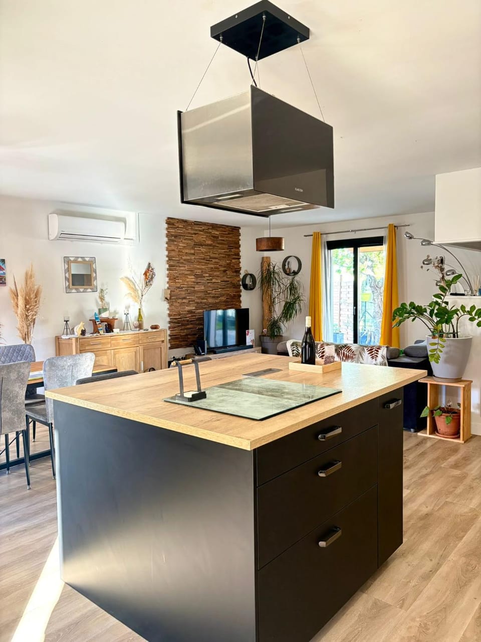 Kitchen or kitchenette, Communal kitchen, storage, kitchen