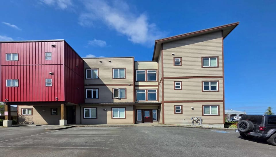Property building, Facade/entrance, Parking