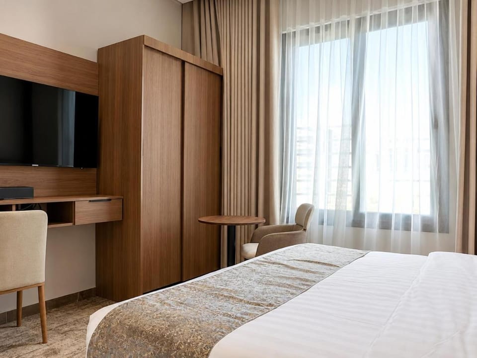 Bed, TV and multimedia, Photo of the whole room, Bedroom, flat iron, wardrobe