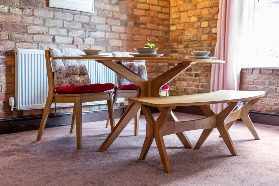 2BR House with WiFi - Sleeps 5 - Gloucester House in Gloucester