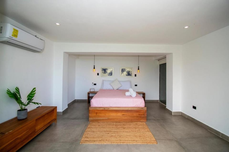 Villa Unique, Ocean view, close to beach & no 4x4 needed, luxury Villa in Bahía Ballena