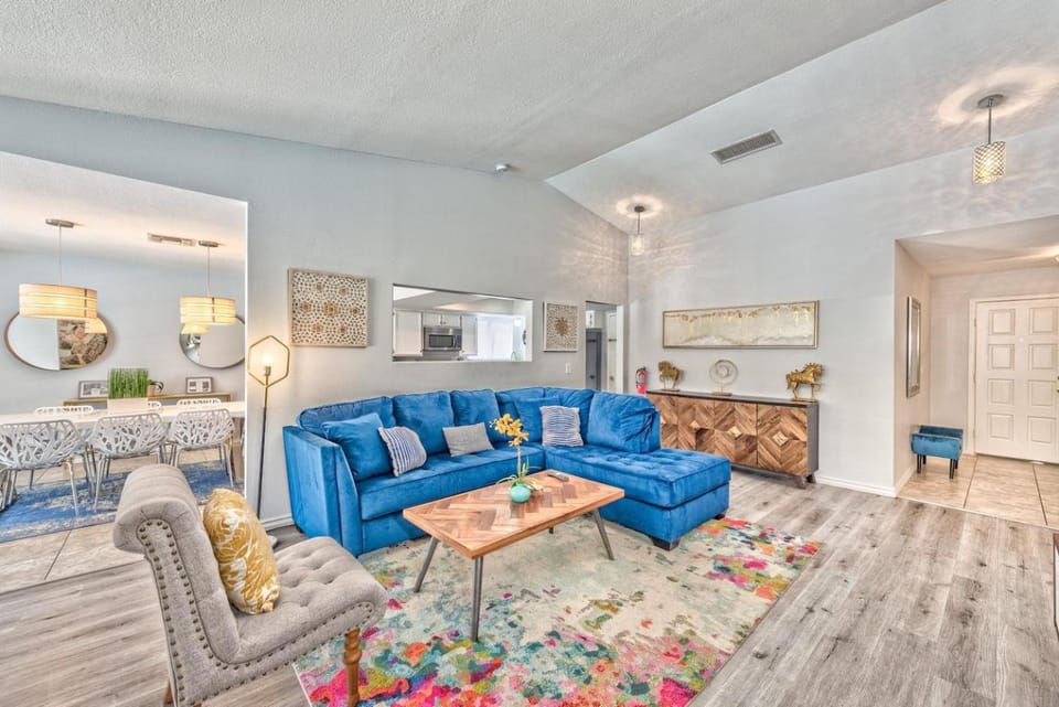 Charming & Stylish home, near golf course! House in Green Valley North