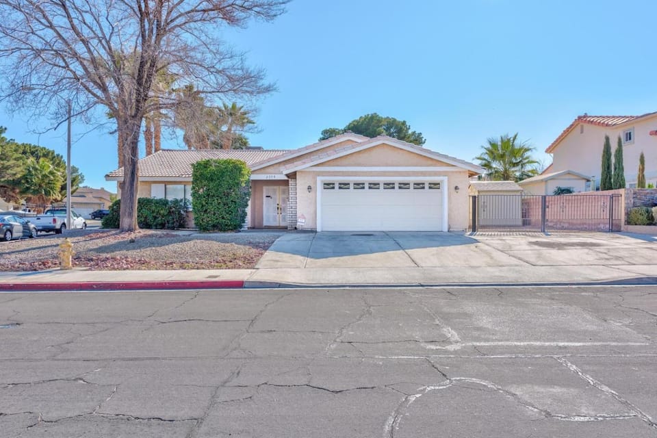 Charming & Stylish home, near golf course! House in Green Valley North
