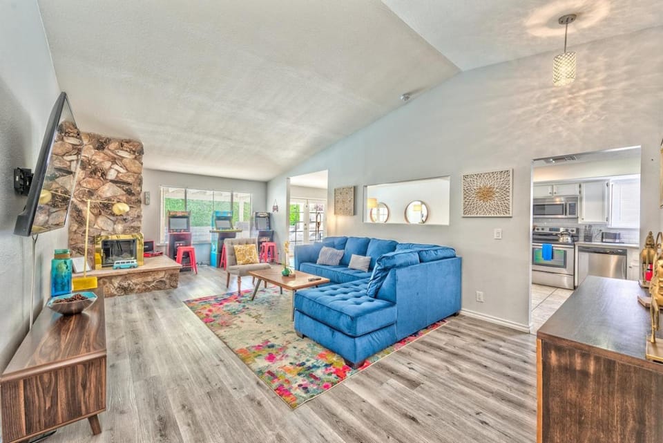 Charming & Stylish home, near golf course! House in Green Valley North