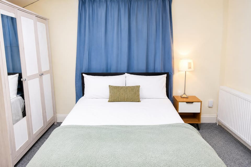 Bostock Villa, Northampton Centre, Large-rooms, Recently refurbished, Netflix, Communal spaces Bed and Breakfast in Northampton