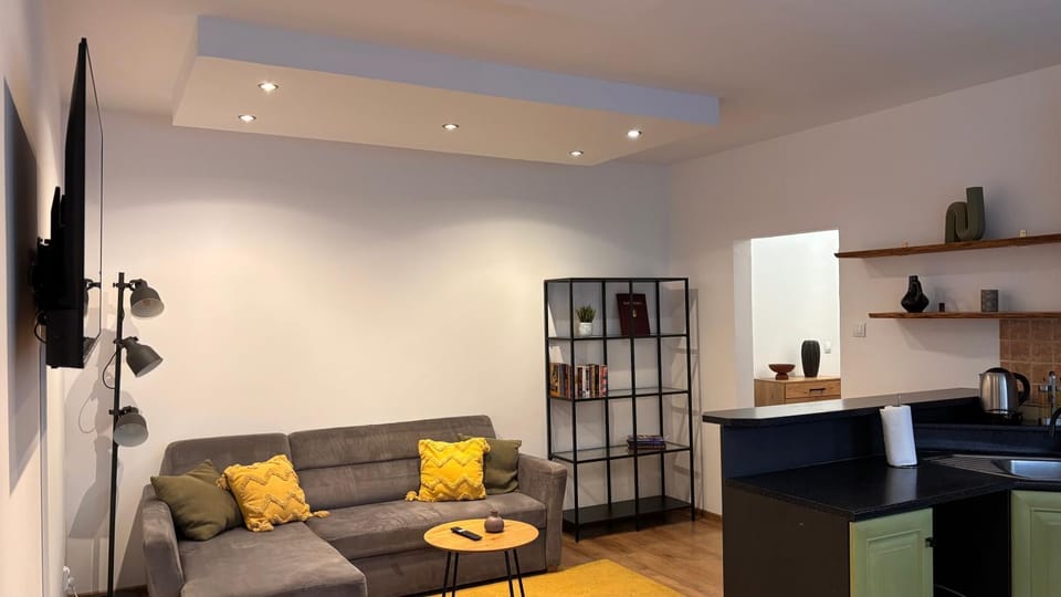 Elegant Escape apartment V - free parking, easy access to City Center Apartment in Bratislava