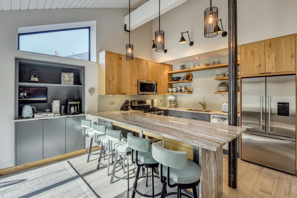 Walk to Town & Slopes, Views, SPA & Sauna Access House in Ketchum
