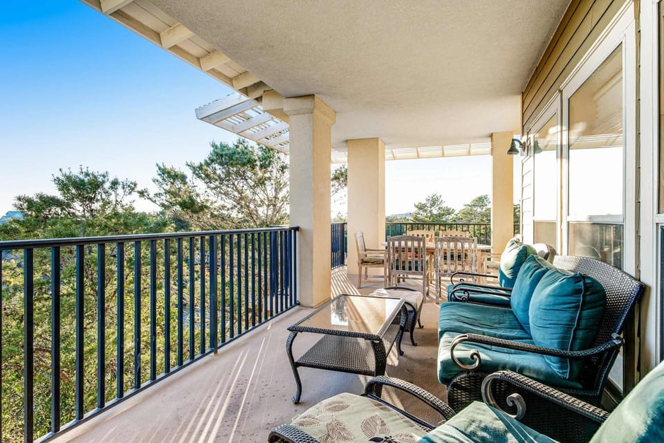 Sunny condo with pool and tennis court access Apartment in South Walton County