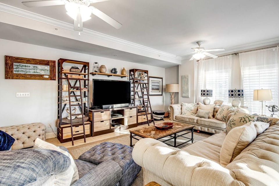 Sunny condo with pool and tennis court access Apartment in South Walton County