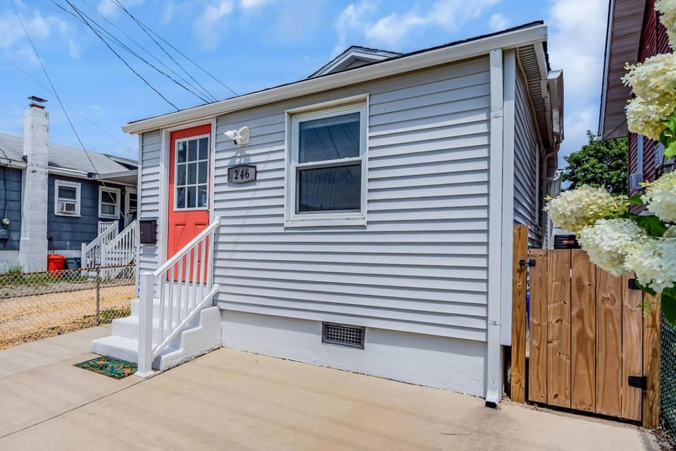 Washer/Dryer | Fast WIFI | Linen+Towels | Backyard House in Seaside Heights