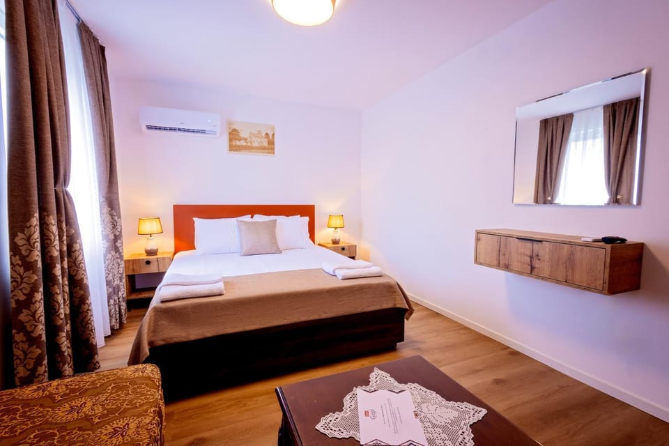 Bed, Photo of the whole room, Bedroom, towels, air conditioner