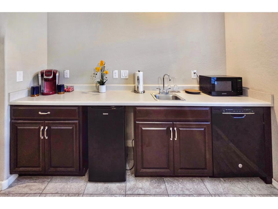 Coffee/tea facilities, Kitchen or kitchenette