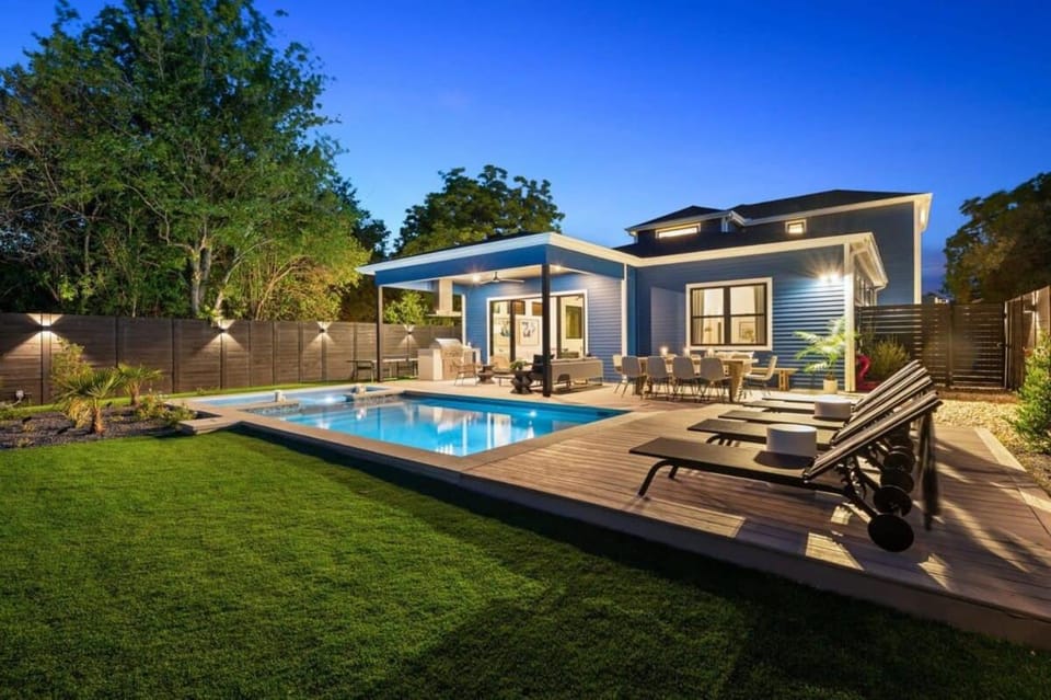 Stylish Southern Home with Heated Pool House in Montopolis