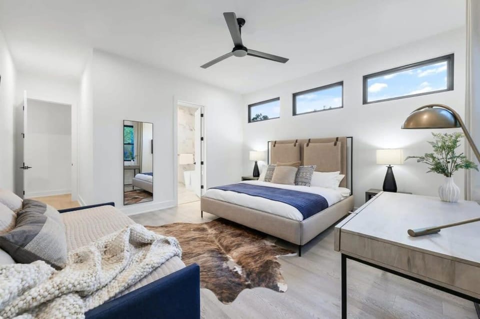 Stylish Southern Home with Heated Pool House in Montopolis