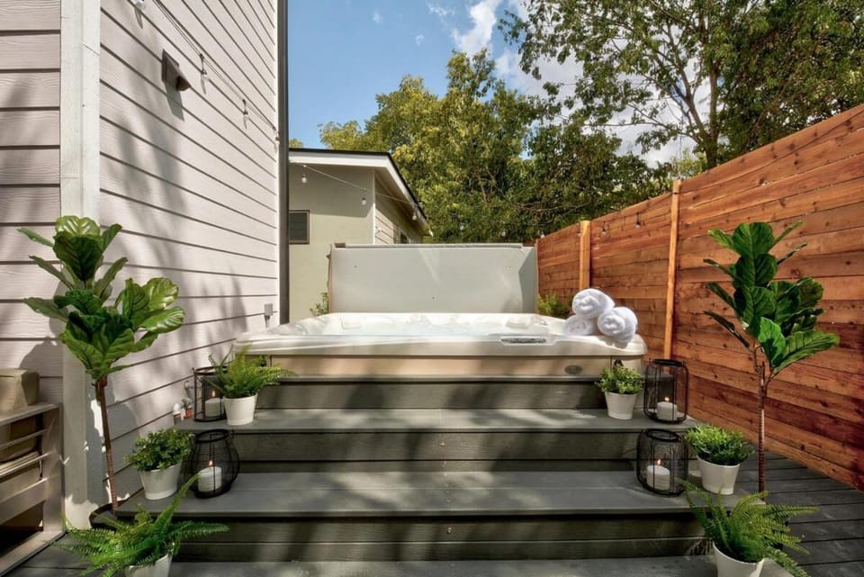 Premium East Austin Home with Hot Tub House in Montopolis