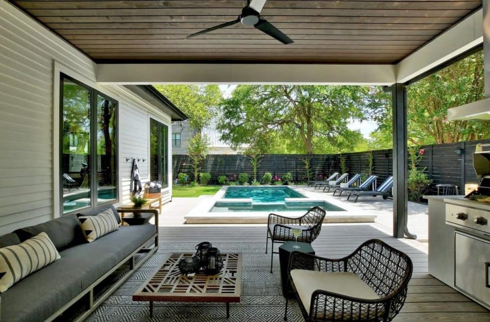 7BR Private Villa with Heated Pool & Outdoor Oasis House in Montopolis