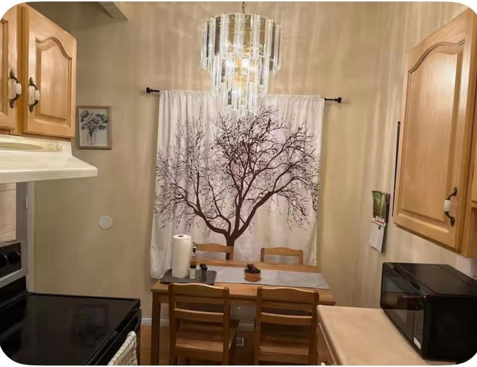 Lovely Beacon Heights Apartment in Edmonton