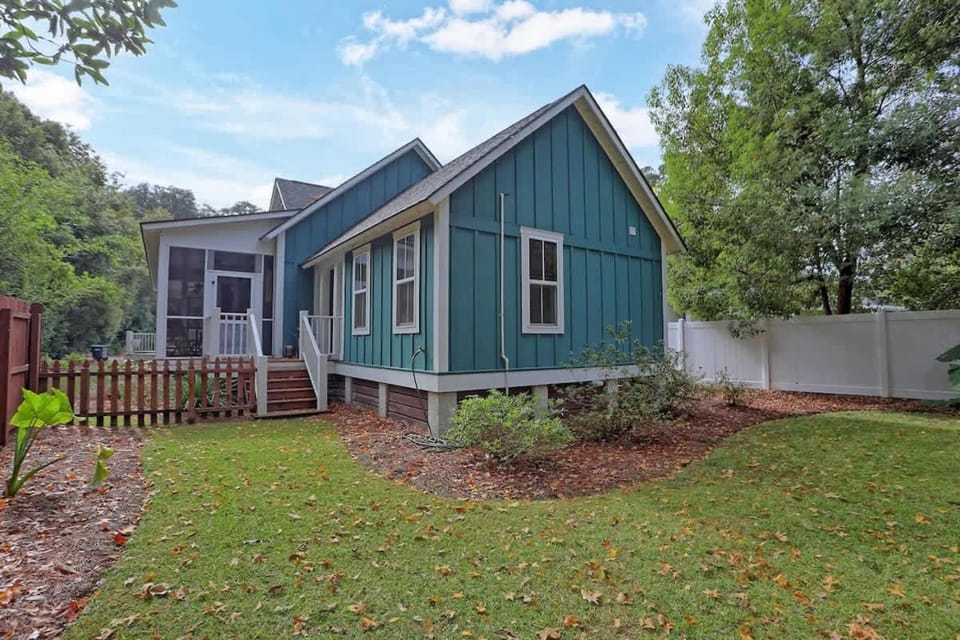 Lovely Isle of Hope Coastal Studio near Wormsloe House in Savannah