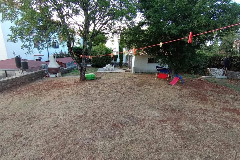 Location, children, Family