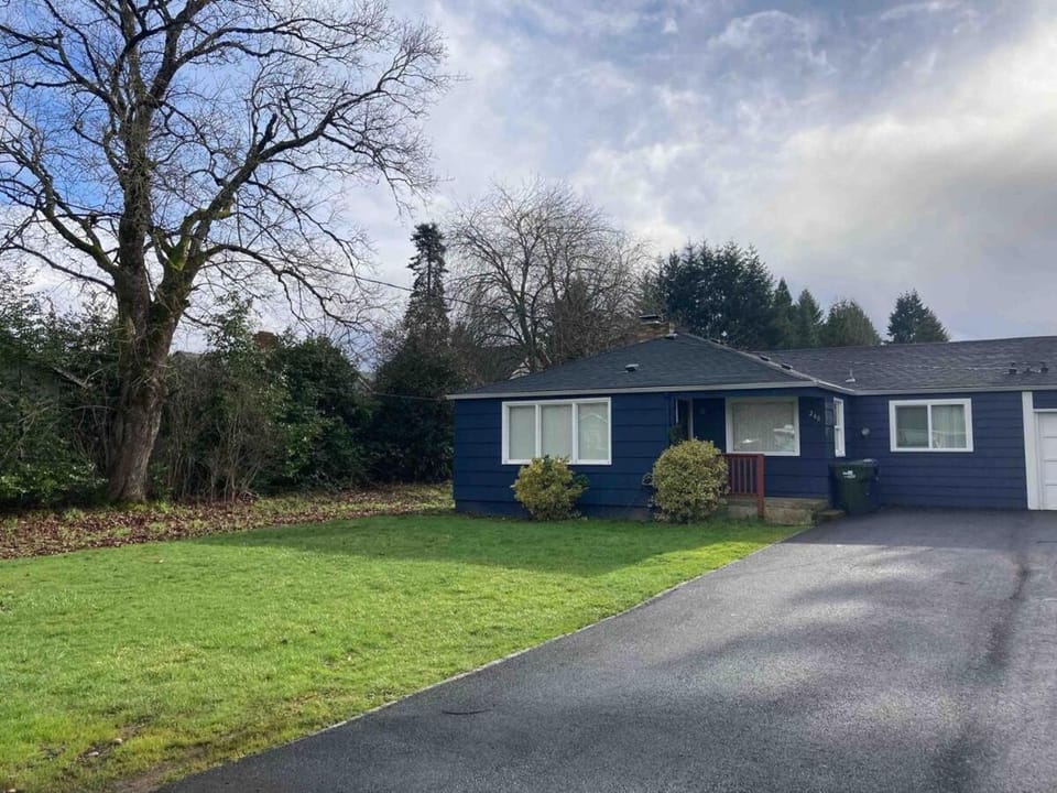 Near U of O Eugene OR Slp8 GateYrd PetStayFREE House in Eugene