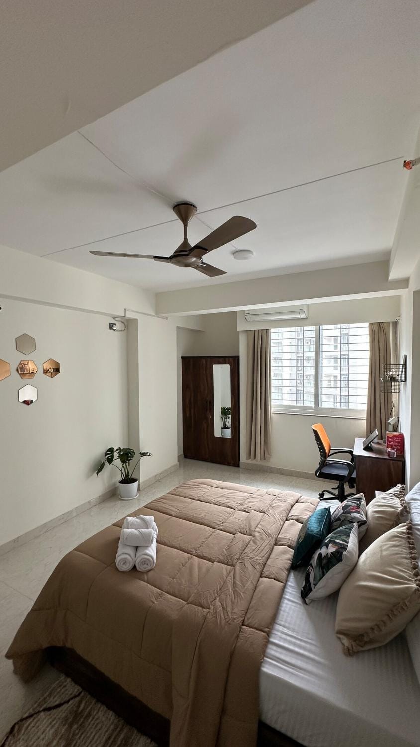 Powai, Aurora luxe,2BHK Balcony & Lake view Apartment in Mumbai