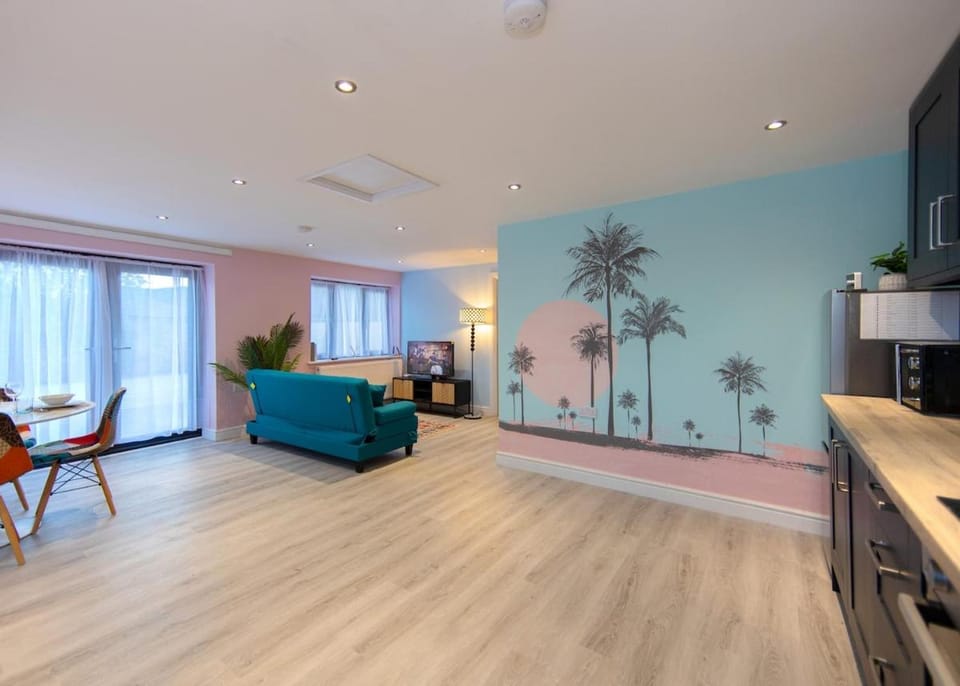 Private 2 Bed Escape with Huge Parking Apartment in Ely