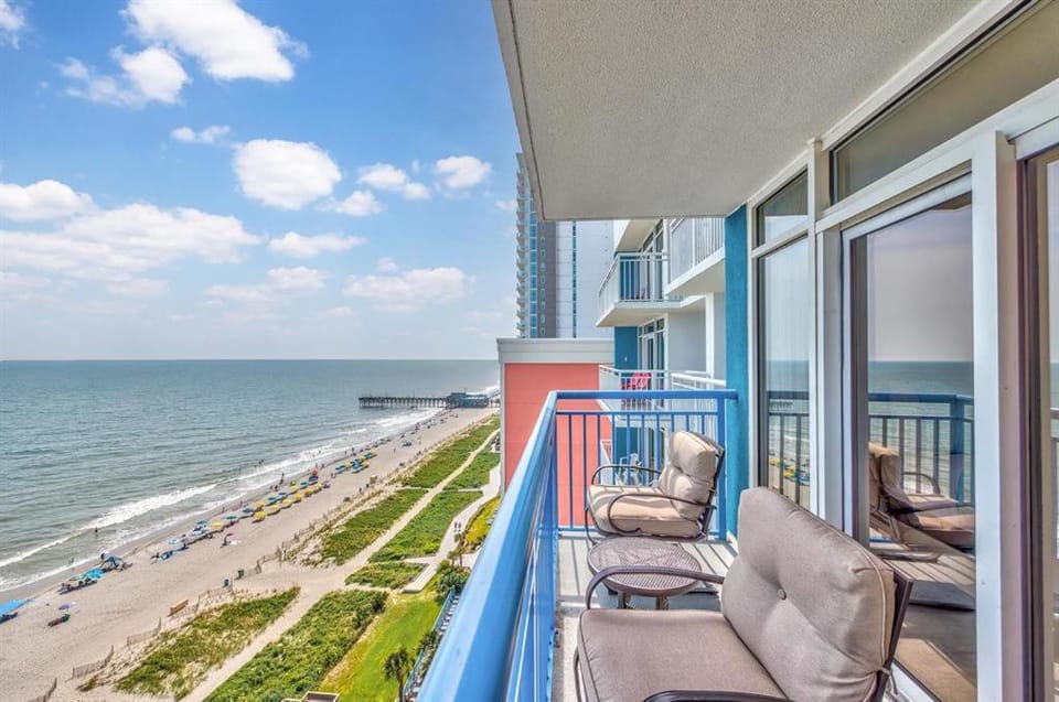 TOP FLOOR Oceanfront 2bd 1ba Atlantica Resort Free WiFi & Parking Apartment hotel in Myrtle Beach
