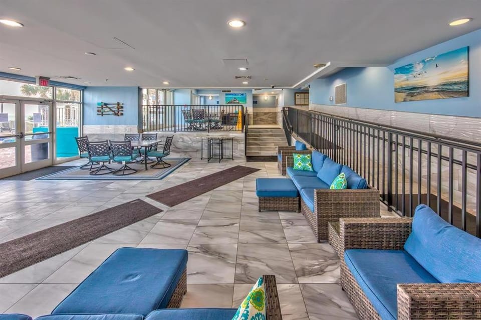 TOP FLOOR Oceanfront 2bd 1ba Atlantica Resort Free WiFi & Parking Apartment hotel in Myrtle Beach