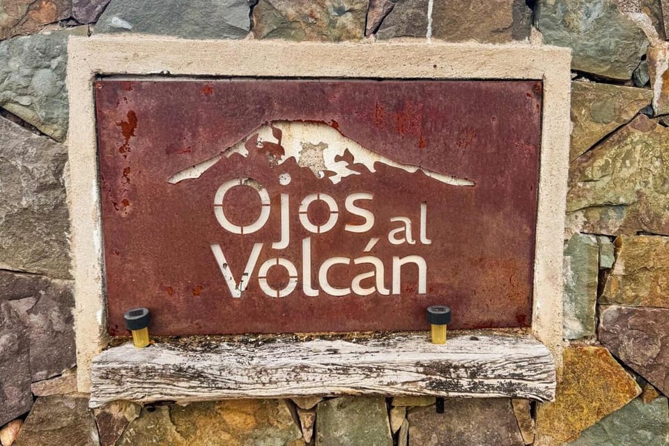 Casa Ojos al Volcán House in Mendoza Province Province