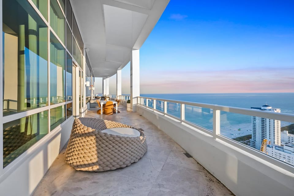 Fontainebleau Penthouse Cabana and Airport Shuttle House in Miami Beach