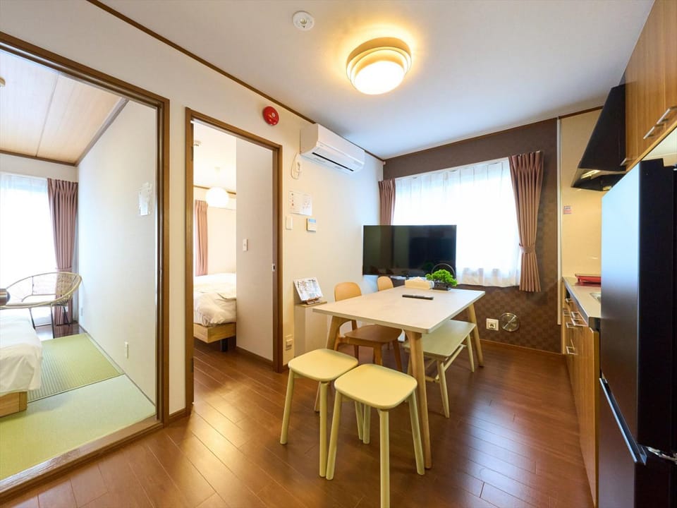 Photo of the whole room, Dining area